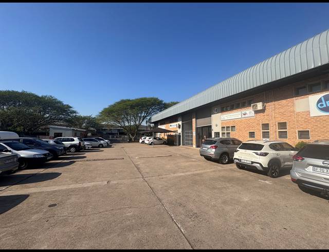 252M² WAREHOUSE TO LET IN BRIARDENE